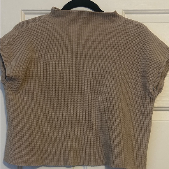 Tan Ribbed sweater - Picture 5 of 5